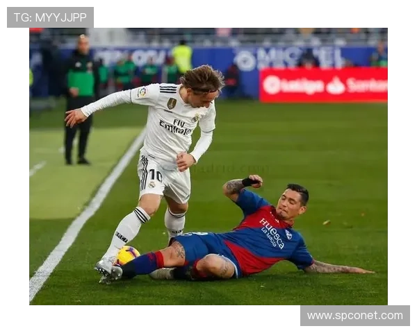 马丁内斯助攻埃永低射破门助力球队制胜